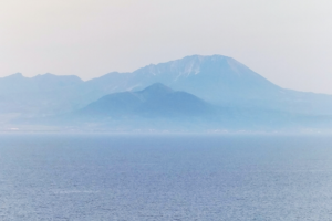 美保関から見る大山